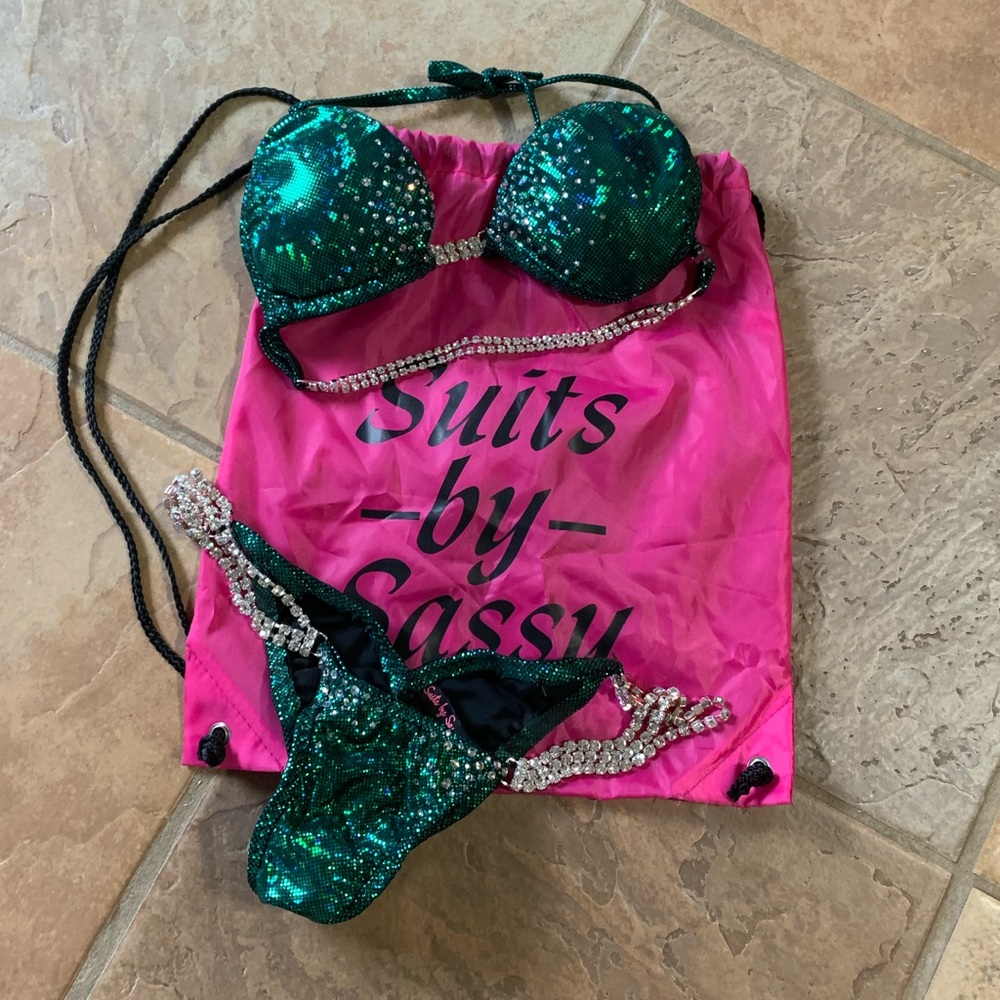 Competition bikini & jewelry